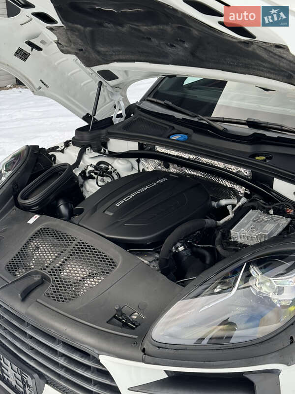 Внедорожник / Кроссовер Porsche Macan 2021 в Киеве