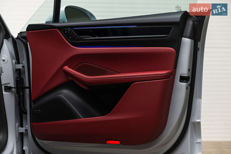 Внедорожник / Кроссовер Porsche Macan 2025 в Мукачево