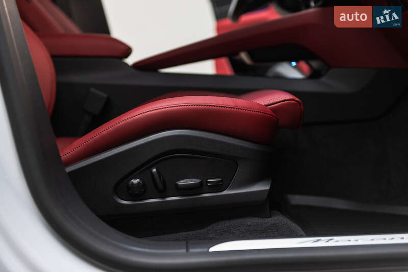 Внедорожник / Кроссовер Porsche Macan 2025 в Мукачево