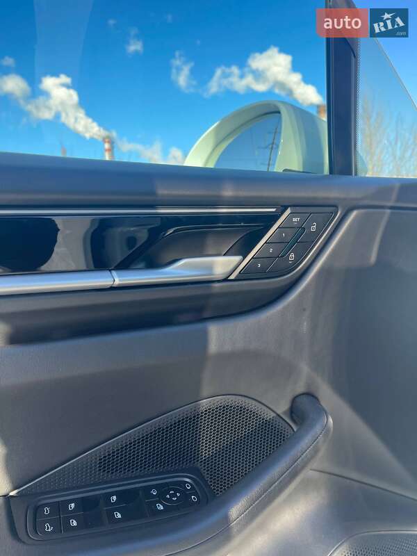 Внедорожник / Кроссовер Porsche Macan 2024 в Львове