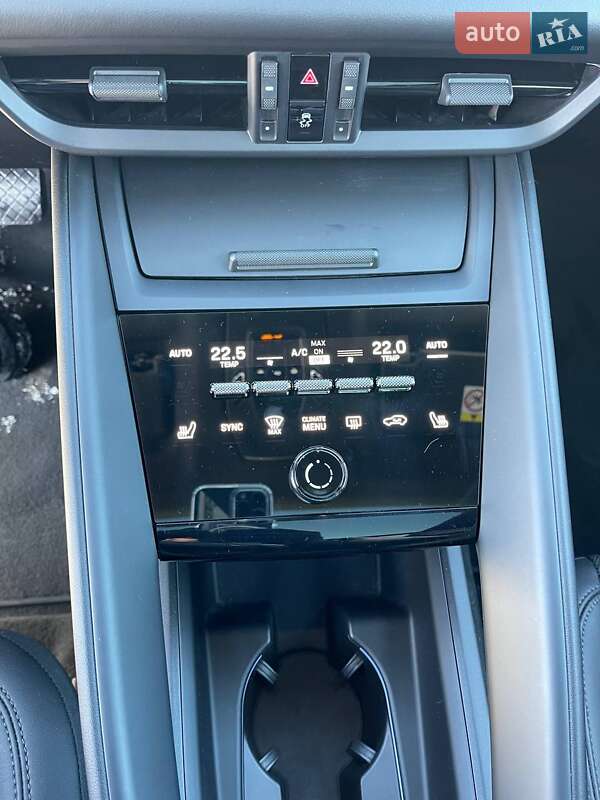 Внедорожник / Кроссовер Porsche Macan 2024 в Львове