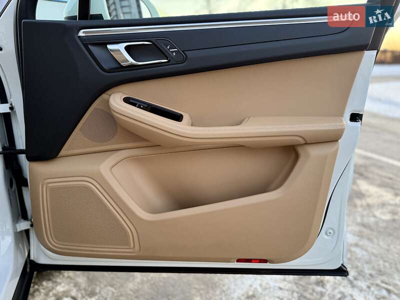 Внедорожник / Кроссовер Porsche Macan 2017 в Киеве