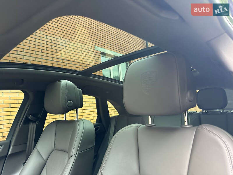 Внедорожник / Кроссовер Porsche Macan 2017 в Киеве