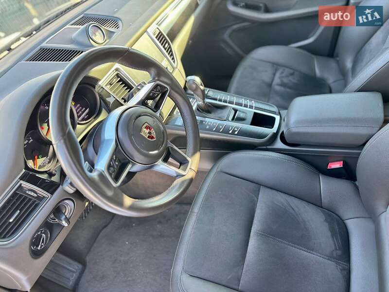 Позашляховик / Кросовер Porsche Macan 2018 в Києві фото 35 Позашляховик / Кросовер Porsche Macan 2018 в Києві