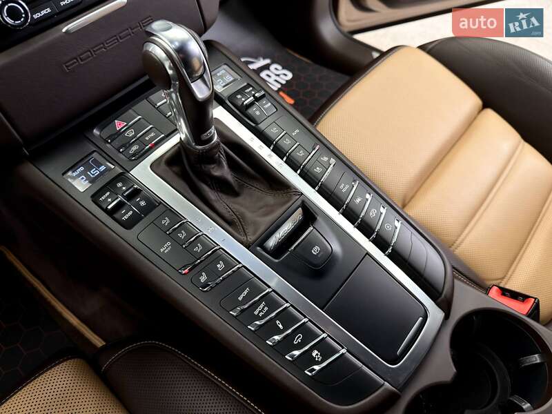 Внедорожник / Кроссовер Porsche Macan 2016 в Киеве