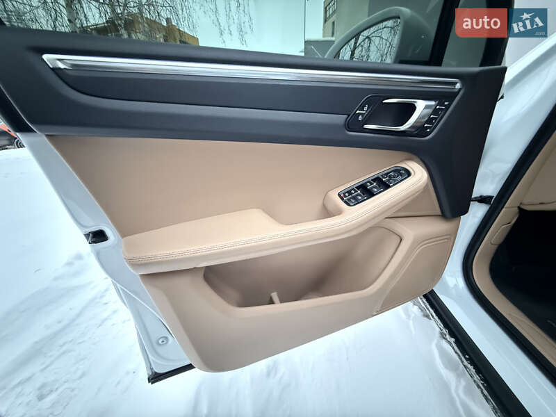 Внедорожник / Кроссовер Porsche Macan 2020 в Киеве