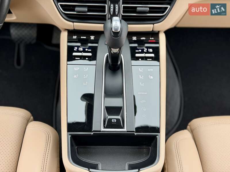 Внедорожник / Кроссовер Porsche Macan 2021 в Киеве