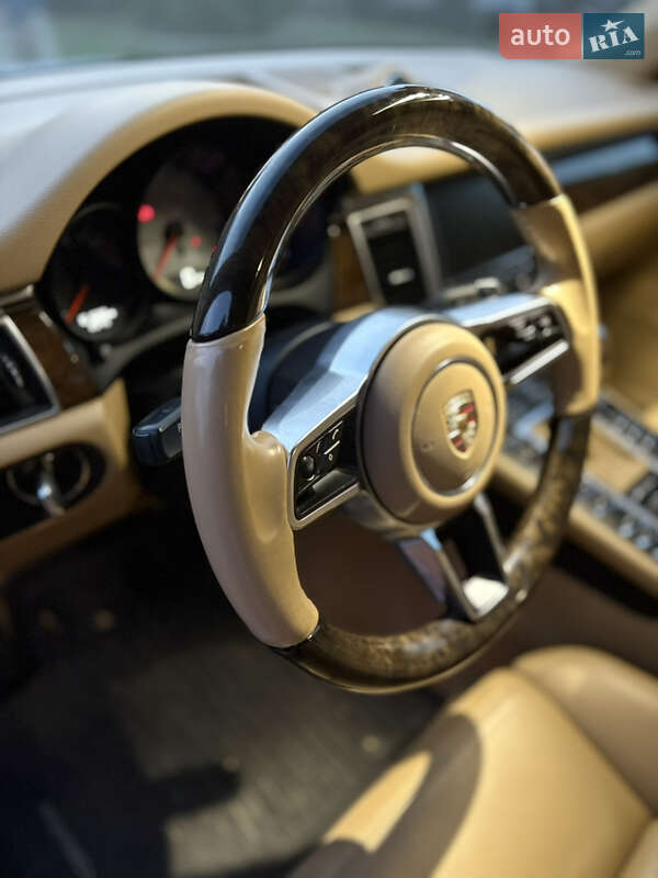 Позашляховик / Кросовер Porsche Macan 2014 в Києві