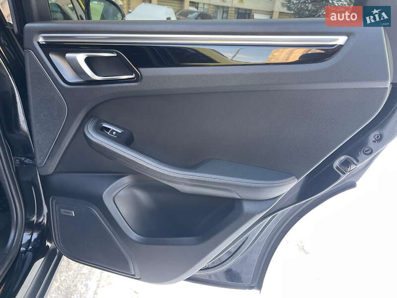 Внедорожник / Кроссовер Porsche Macan 2018 в Киеве