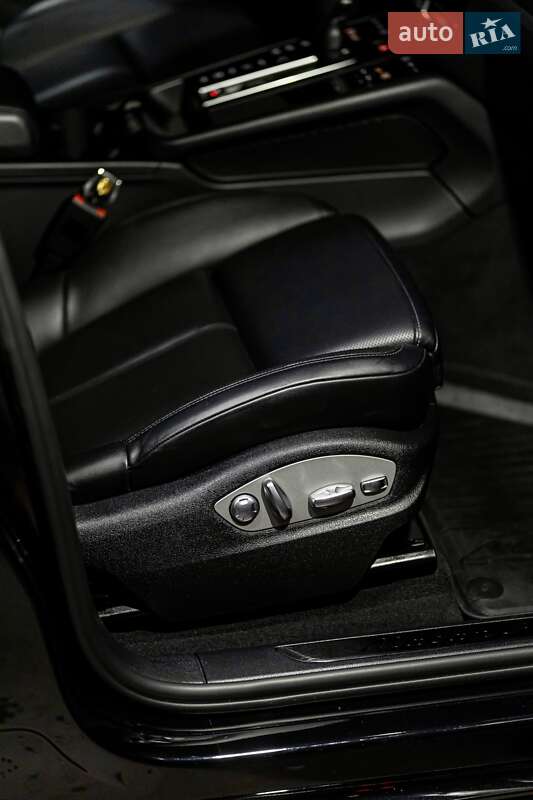 Позашляховик / Кросовер Porsche Macan 2023 в Тернополі