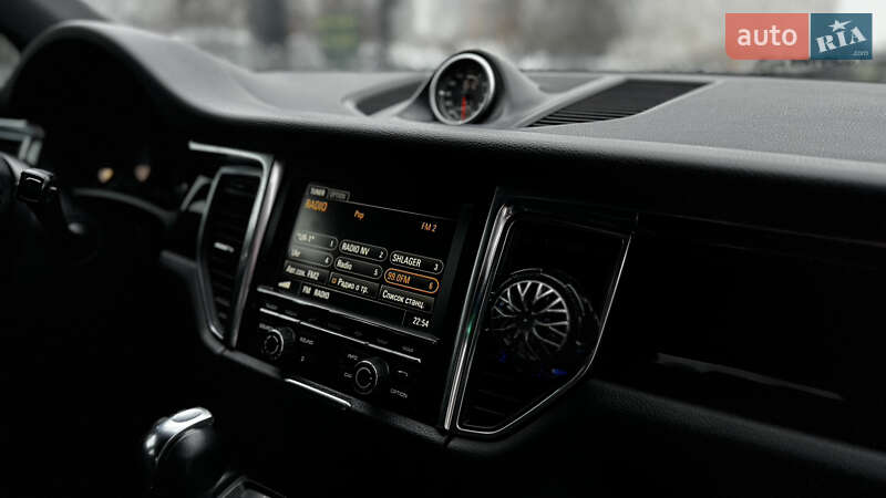 Позашляховик / Кросовер Porsche Macan 2016 в Києві