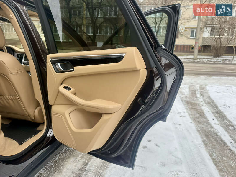 Позашляховик / Кросовер Porsche Macan 2014 в Києві