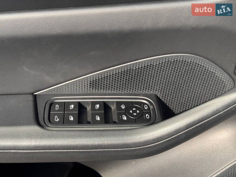 Позашляховик / Кросовер Porsche Macan 2024 в Києві