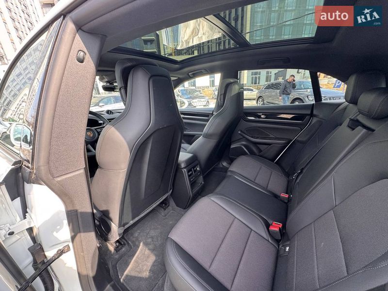 Позашляховик / Кросовер Porsche Macan 2024 в Києві