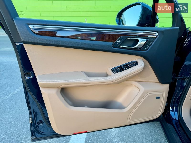 Позашляховик / Кросовер Porsche Macan 2021 в Києві