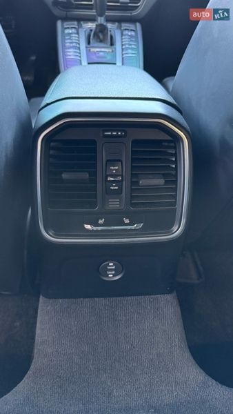 Внедорожник / Кроссовер Porsche Macan 2019 в Киеве