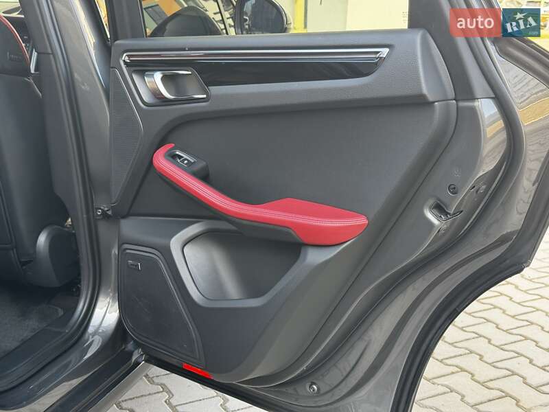 Позашляховик / Кросовер Porsche Macan 2015 в Івано-Франківську