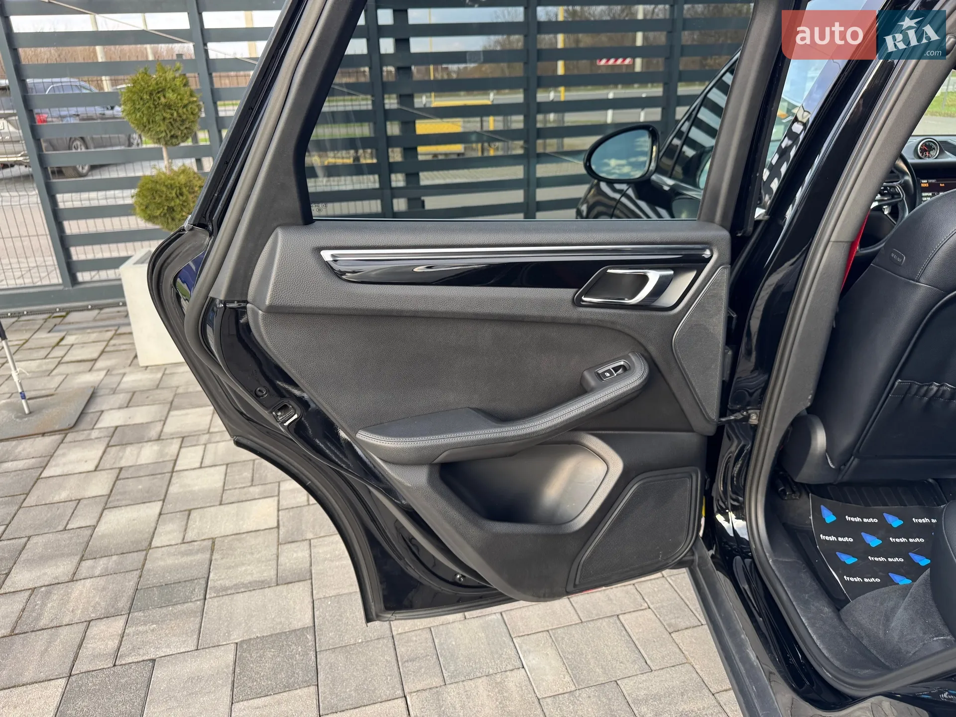 2015 Porsche Macan - мініатюра 26