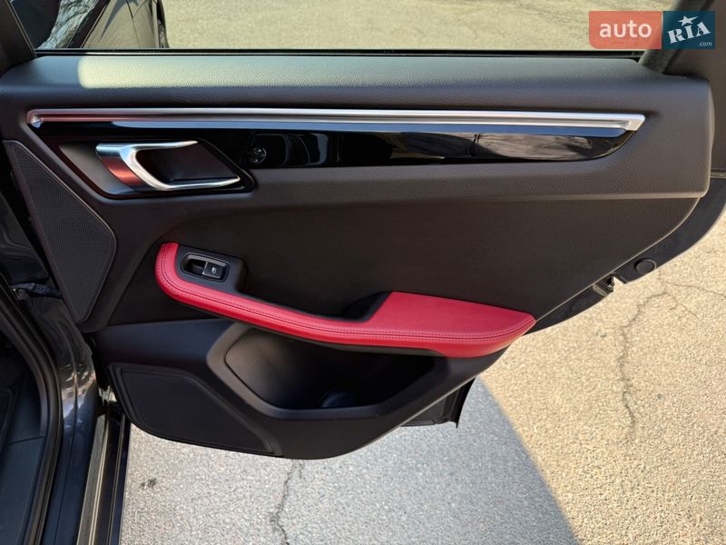 Внедорожник / Кроссовер Porsche Macan 2016 в Кропивницком