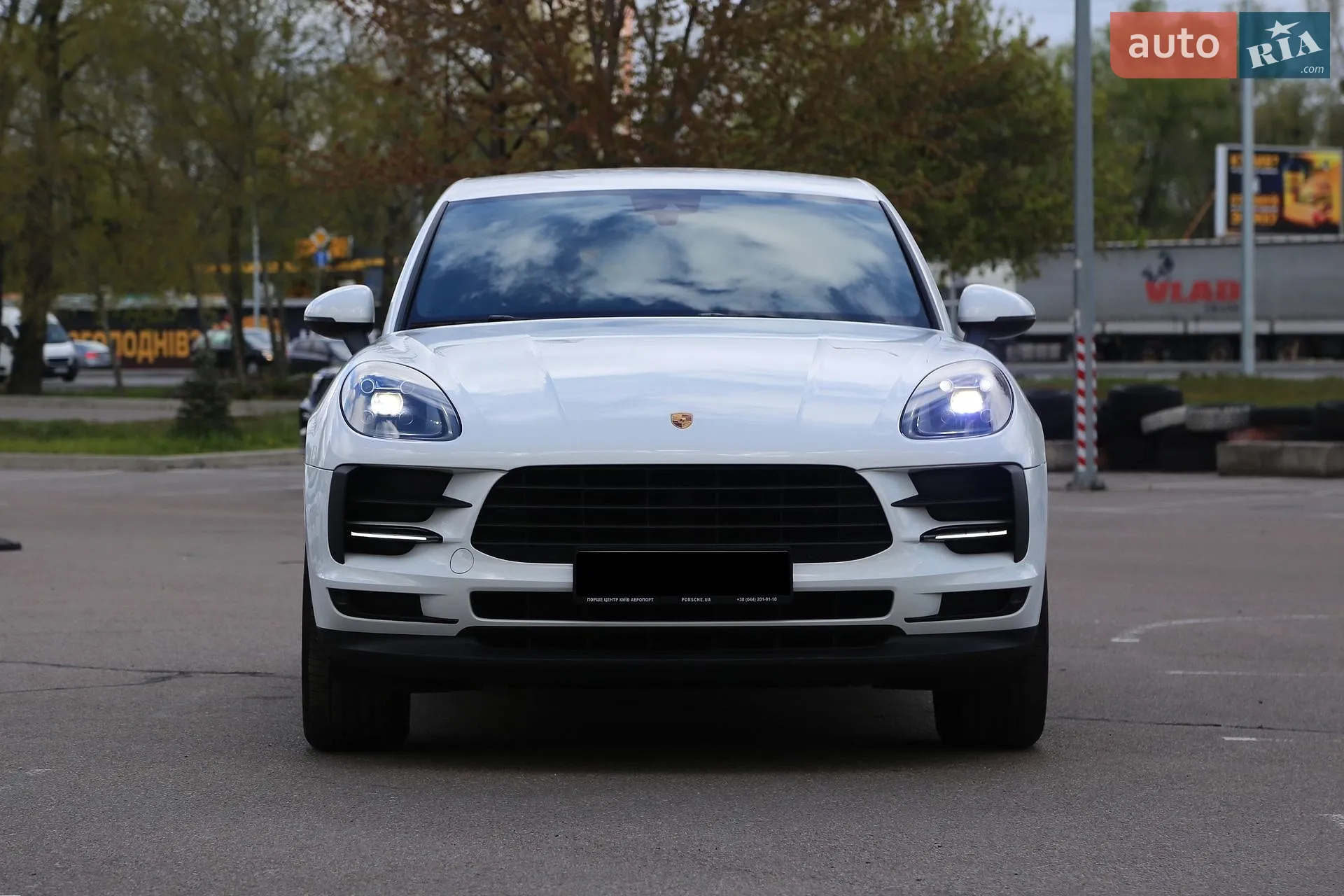 2021 Porsche Macan - мініатюра 2