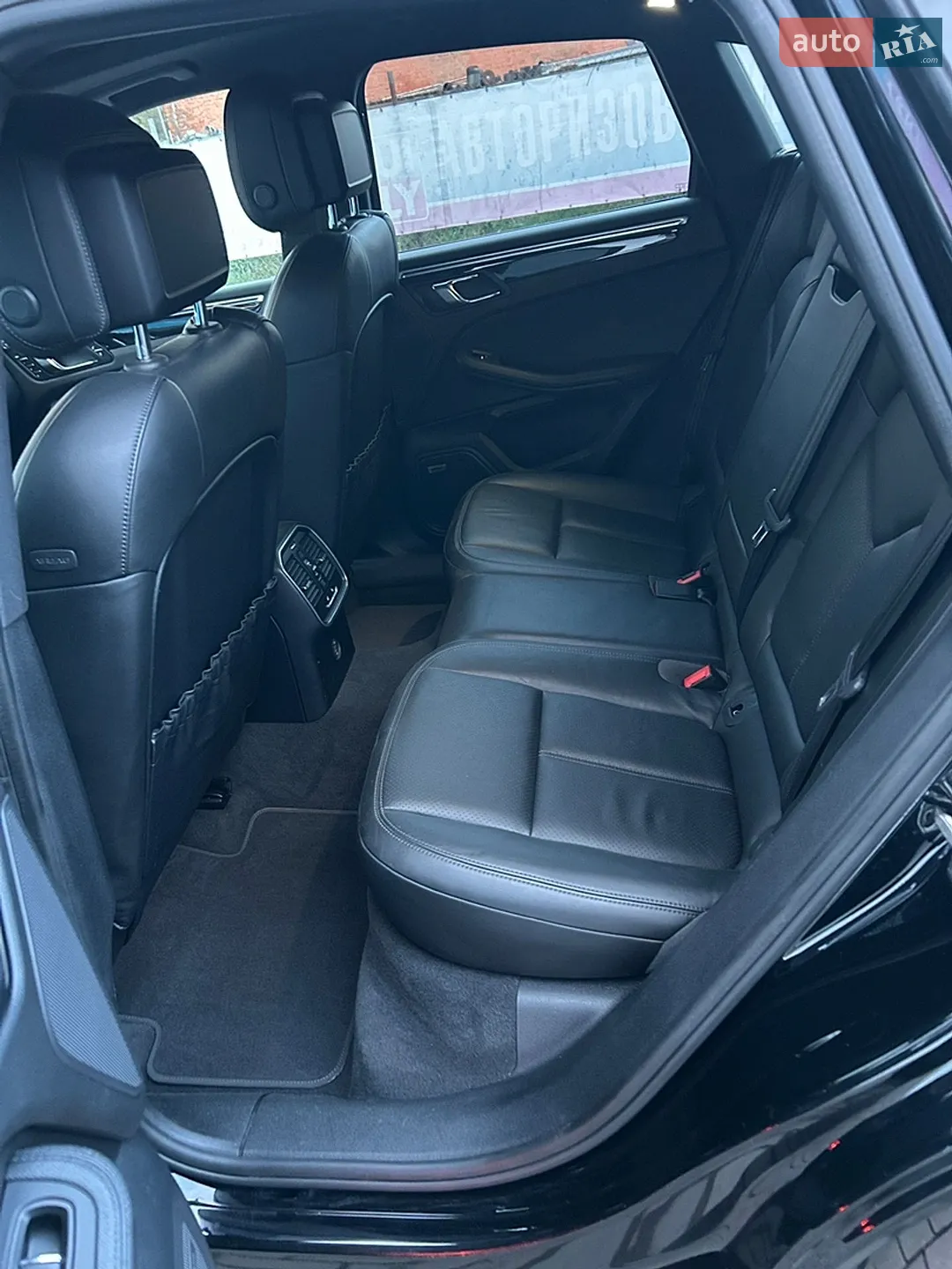 2018 Porsche Macan - мініатюра 16