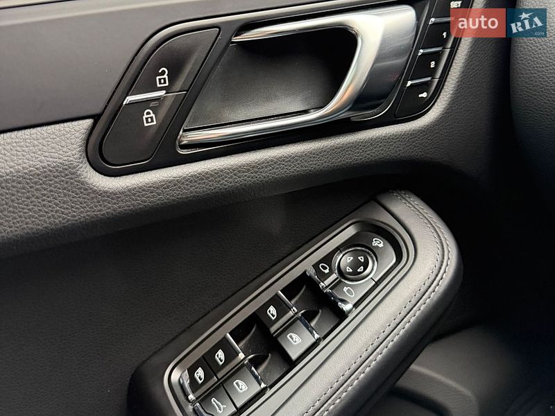 Позашляховик / Кросовер Porsche Macan 2024 в Львові