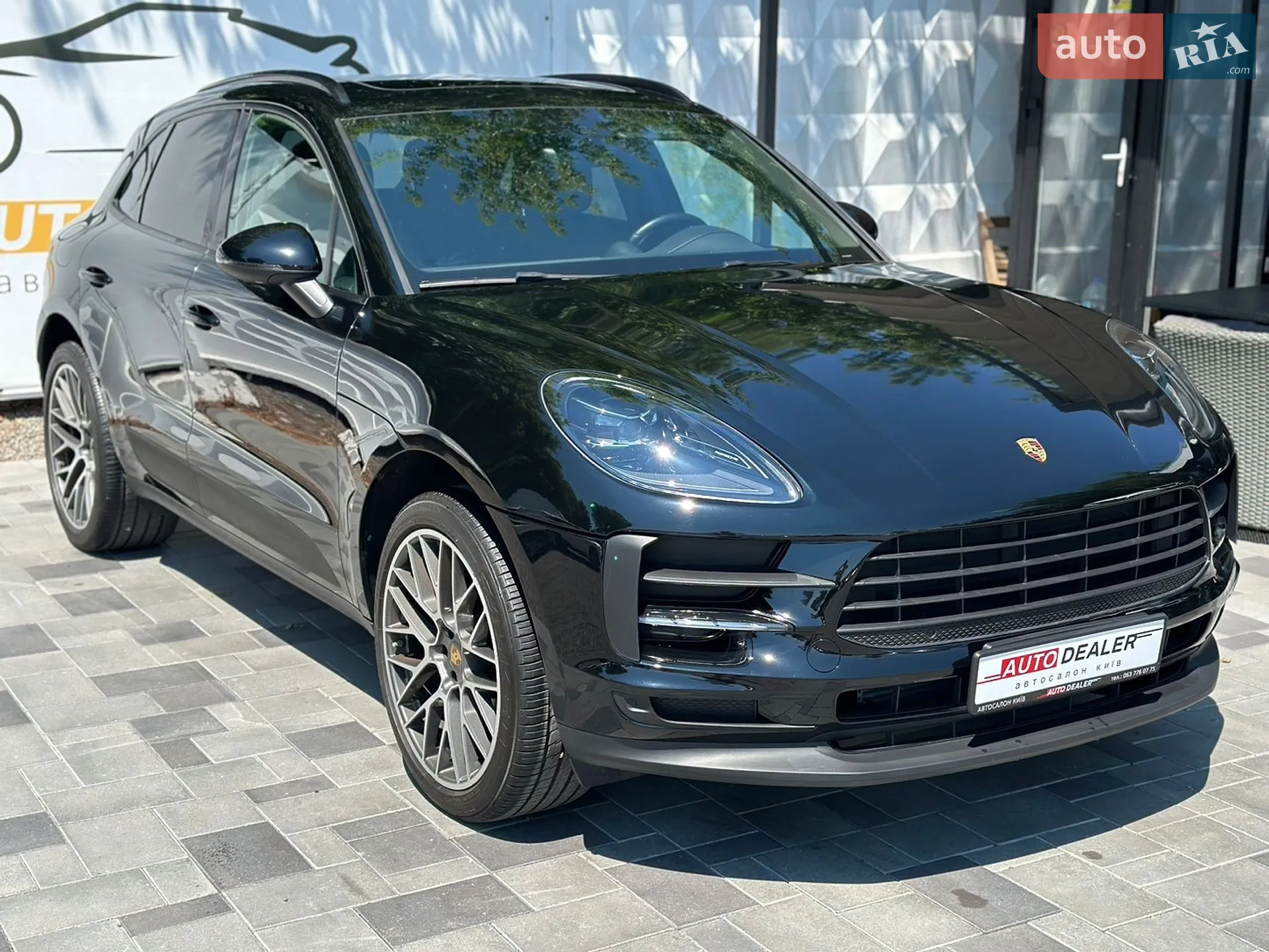 2020 Porsche Macan - мініатюра 2