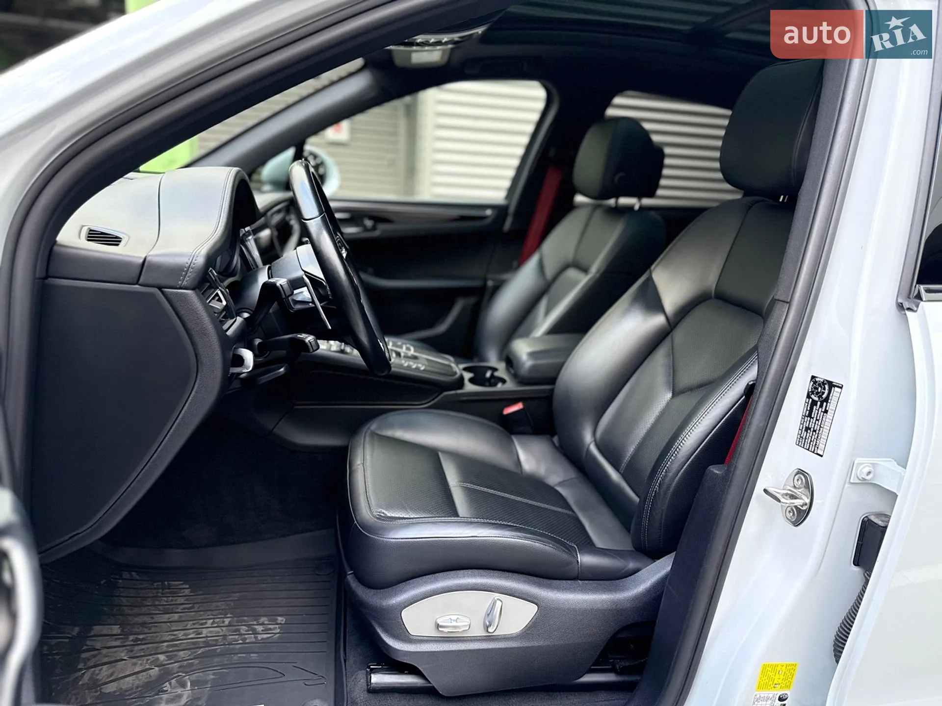 2021 Porsche Macan - мініатюра 16