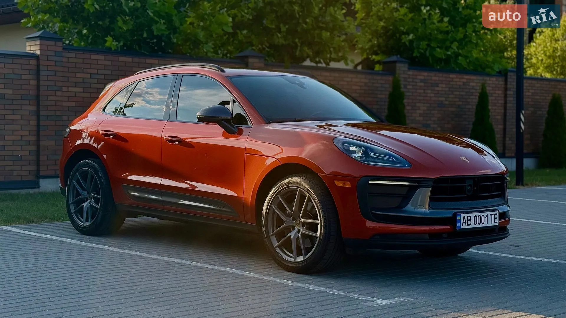 2022 Porsche Macan - мініатюра 2