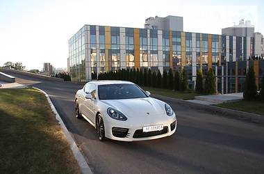 Хэтчбек Porsche Panamera 2013 в 