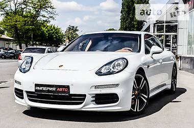 Седан Porsche Panamera 2014 в Киеве