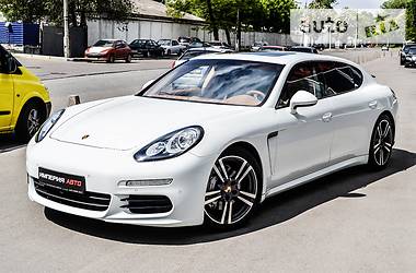 Седан Porsche Panamera 2014 в Киеве