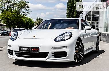 Седан Porsche Panamera 2014 в Киеве