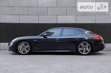 Седан Porsche Panamera 2013 в Киеве