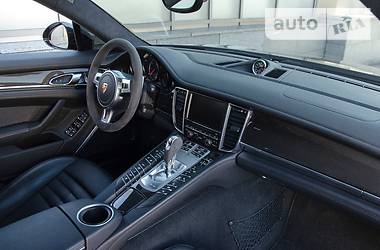 Седан Porsche Panamera 2013 в Киеве