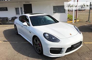 Седан Porsche Panamera 2014 в Киеве