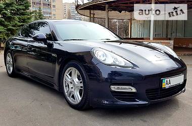 Седан Porsche Panamera 2012 в Киеве
