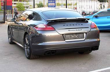 Седан Porsche Panamera 2012 в Києві