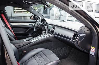 Седан Porsche Panamera 2012 в Киеве