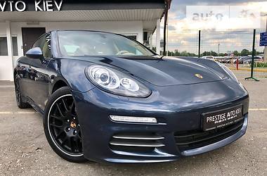 Седан Porsche Panamera 2013 в Киеве