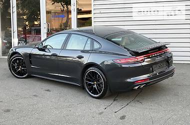 Хэтчбек Porsche Panamera 2017 в Киеве