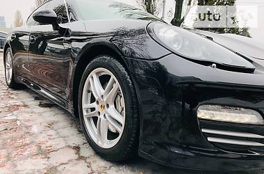 Седан Porsche Panamera 2011 в Киеве