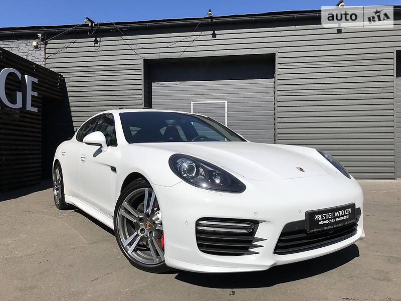 Седан Porsche Panamera 2014 в Киеве