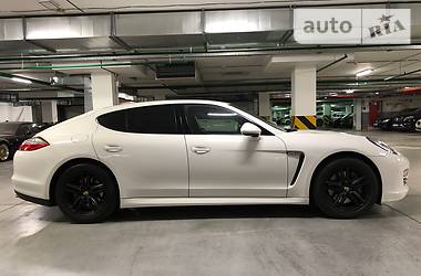 Лифтбек Porsche Panamera 2011 в Киеве