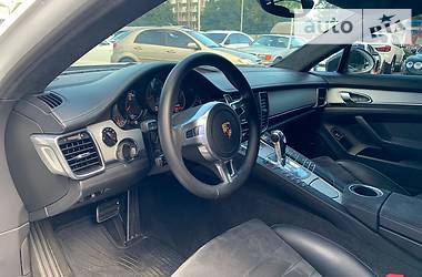 Седан Porsche Panamera 2012 в Киеве