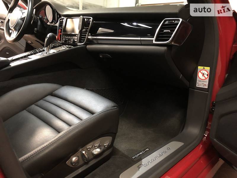 Porsche Panamera 2014 в Львові