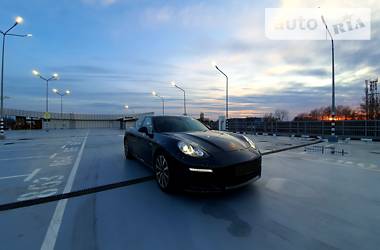 Хэтчбек Porsche Panamera 2016 в Киеве