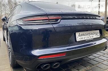Купе Porsche Panamera 2019 в 