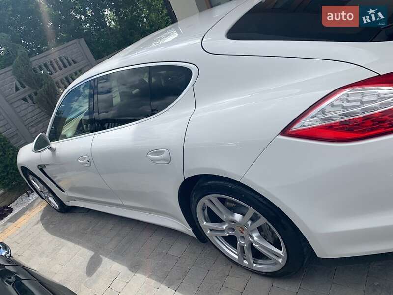 Хэтчбек Porsche Panamera 2010 в Тернополе