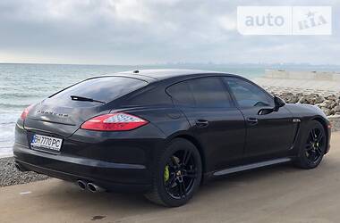 Фастбэк Porsche Panamera 2012 в Одессе